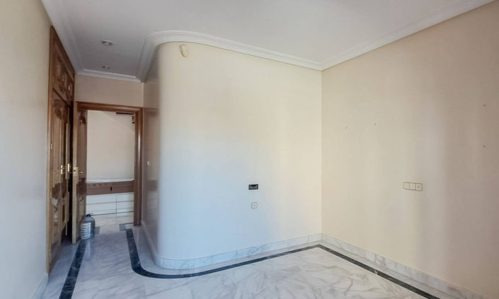 Image No.12-6 Bed Apartment for sale