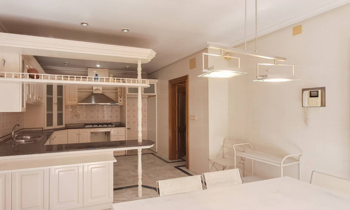 Image No.8-6 Bed Apartment for sale