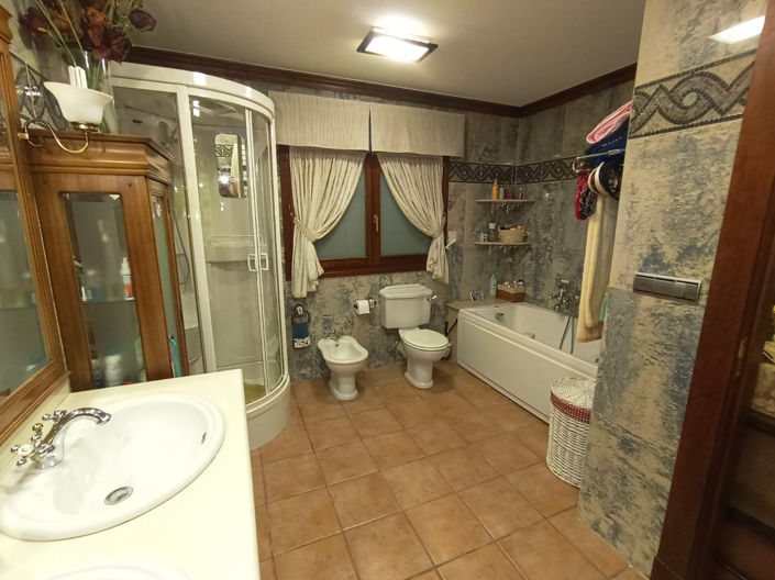 Image No.8-5 Bed Villa for sale