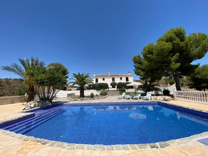 Image No.11-8 Bed Villa for sale