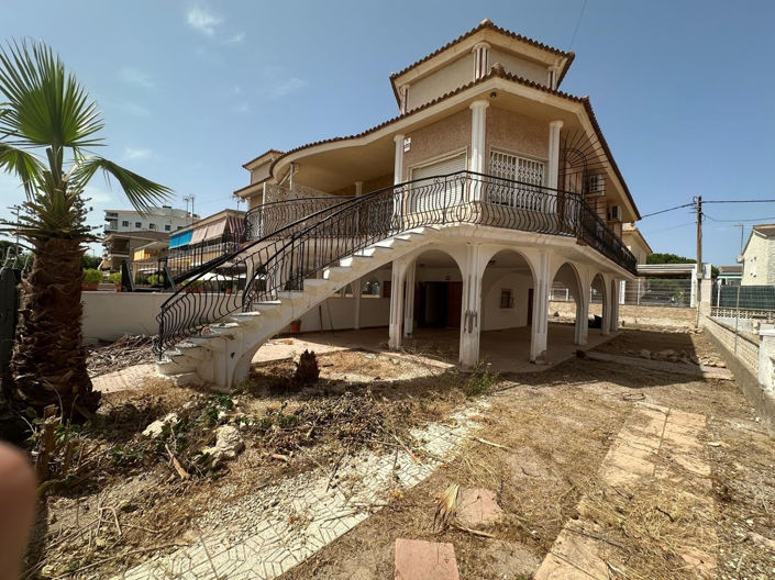 Image No.2-3 Bed Villa for sale