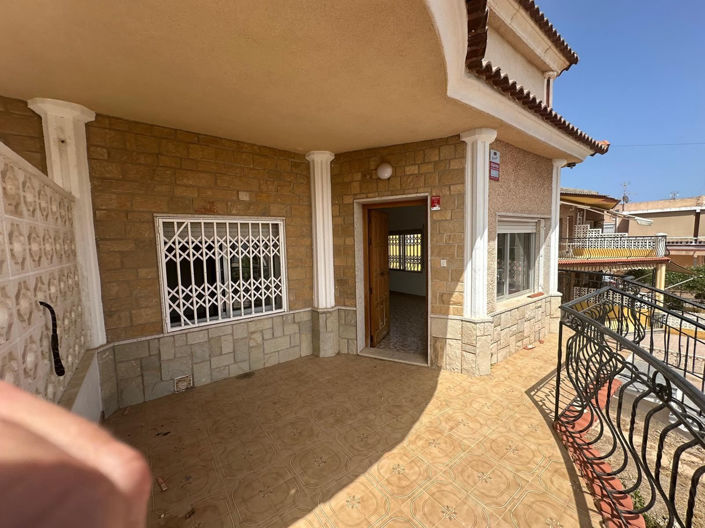 Image No.3-3 Bed Villa for sale