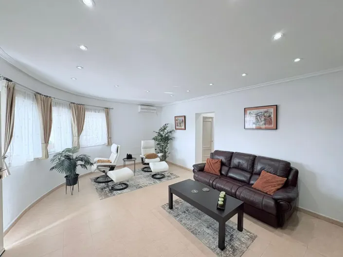 Image No.2-3 Bed Villa for sale