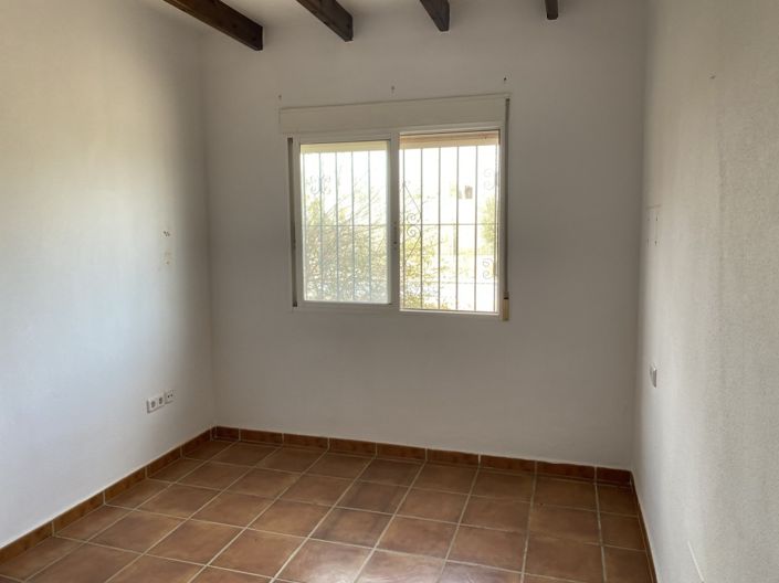 Image No.12-4 Bed Townhouse for sale