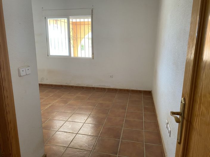 Image No.14-4 Bed Townhouse for sale