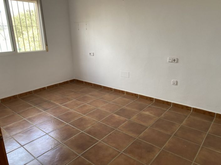 Image No.15-4 Bed Townhouse for sale