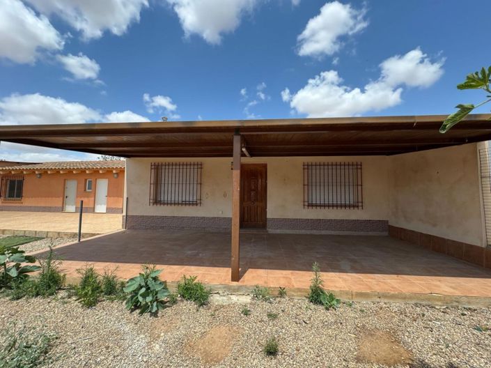 Image No.19-4 Bed Townhouse for sale