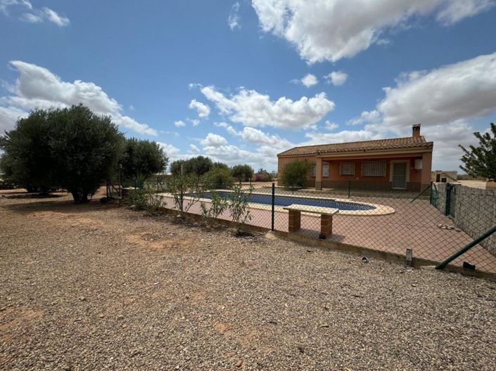 Image No.26-4 Bed Townhouse for sale