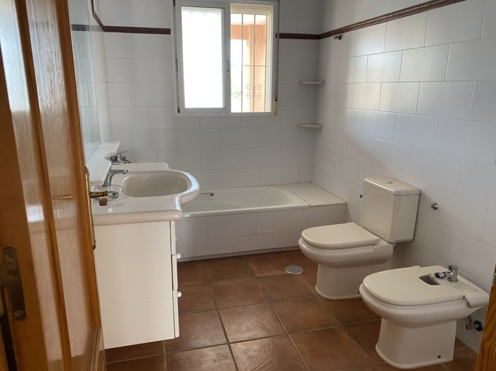 Image No.5-4 Bed Townhouse for sale
