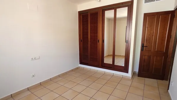 Image No.20-3 Bed Townhouse for sale