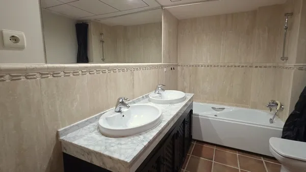 Image No.22-3 Bed Townhouse for sale