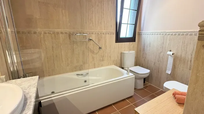 Image No.16-2 Bed Apartment for sale