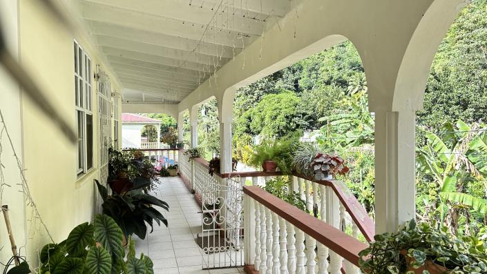 Image No.2-4 Bed House for sale