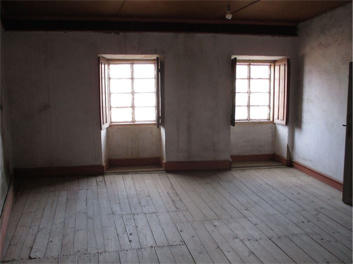 Image No.18-3 Bed Property for sale