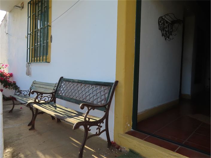 Image No.24-6 Bed Property for sale