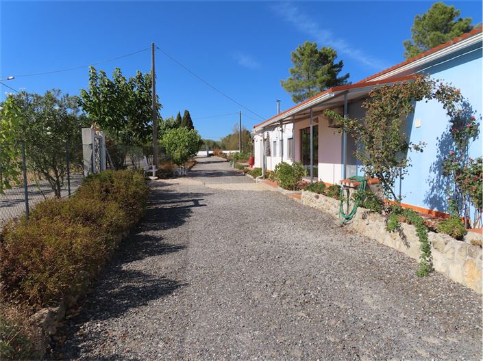 Image No.27-3 Bed Property for sale