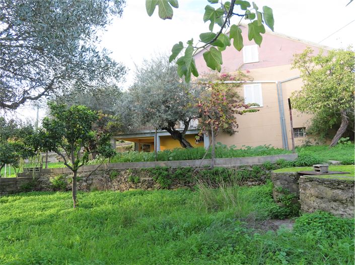 Image No.17-3 Bed Property for sale