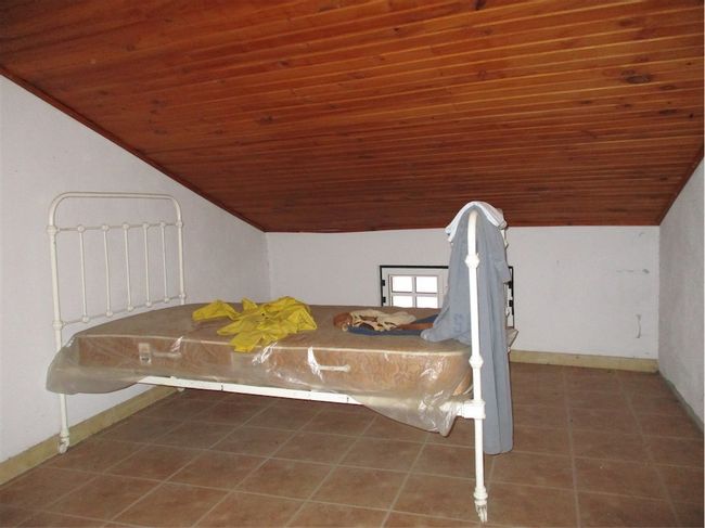 Image No.17-3 Bed Property for sale