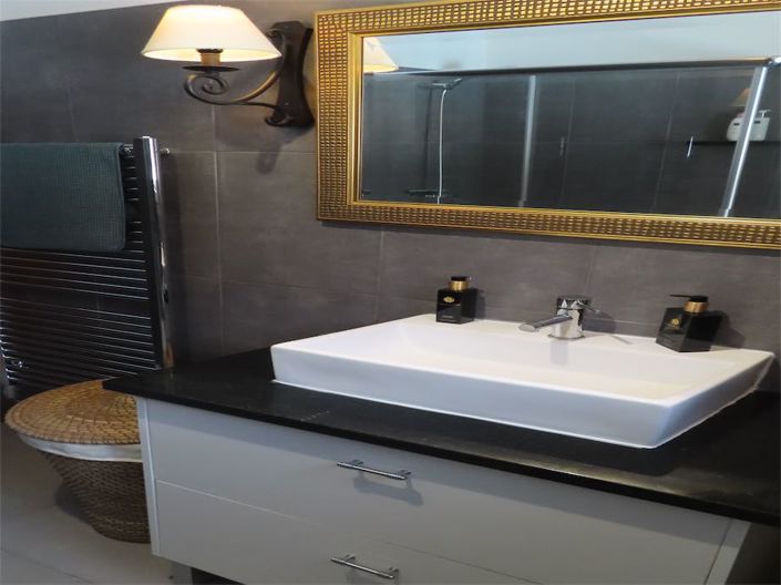 Image No.11-5 Bed Property for sale