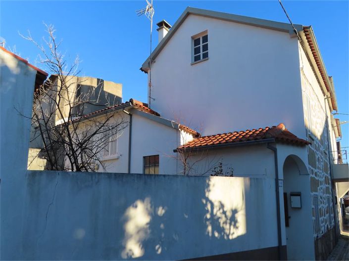 Image No.1-4 Bed Property for sale