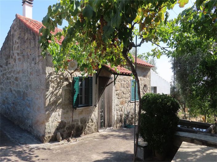 Image No.2-4 Bed Property for sale