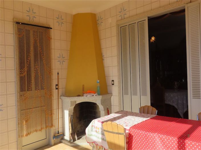 Image No.23-6 Bed Property for sale