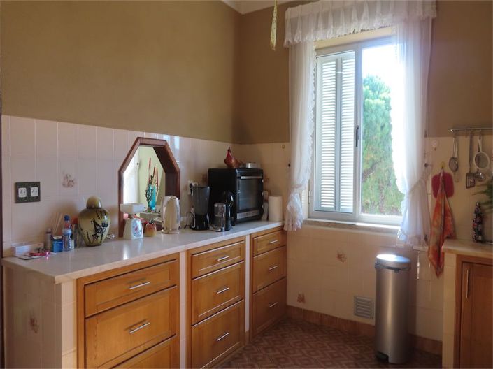 Image No.28-6 Bed Property for sale