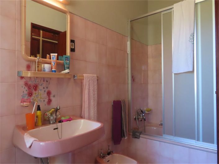 Image No.31-6 Bed Property for sale