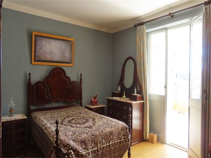 Image No.37-6 Bed Property for sale