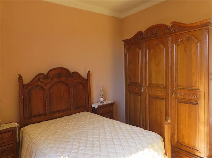 Image No.41-6 Bed Property for sale