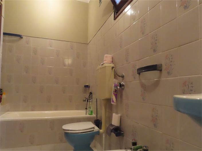 Image No.43-6 Bed Property for sale