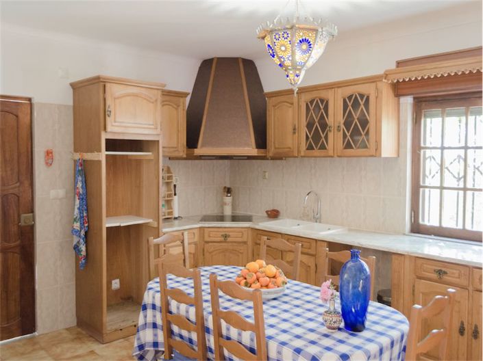 Image No.40-5 Bed Property for sale