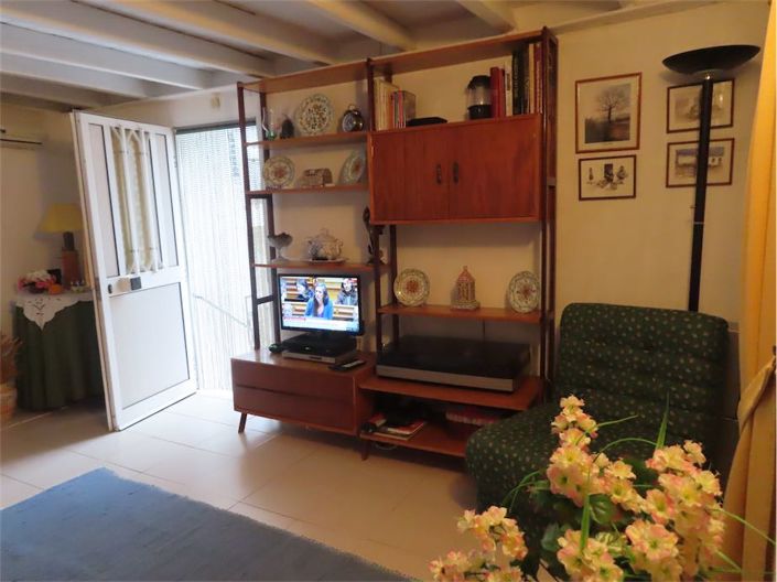 Image No.12-2 Bed Property for sale