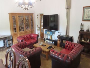 242b4a99-5883-4e64-95d4-4c7c54a9c7eb