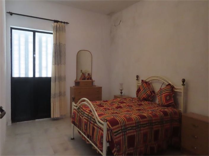 Image No.12-2 Bed Property for sale