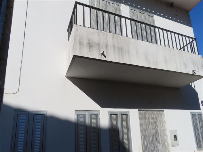 Image No.33-2 Bed Property for sale