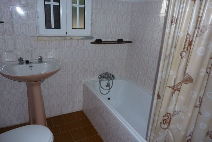 Image No.19-3 Bed Property for sale