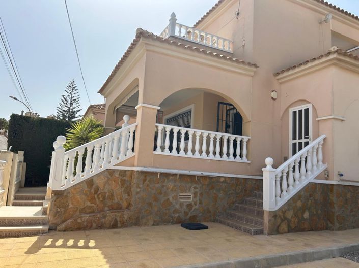 Image No.1-Villa de 3 chambres à vendre à Villamartin
