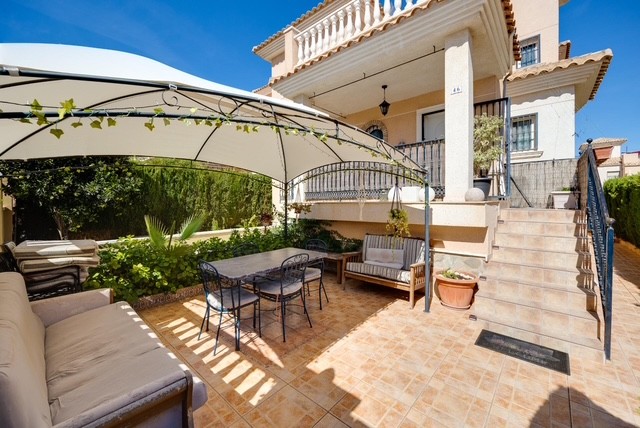Image No.1-Villa de 3 chambres à vendre à Punta Prima