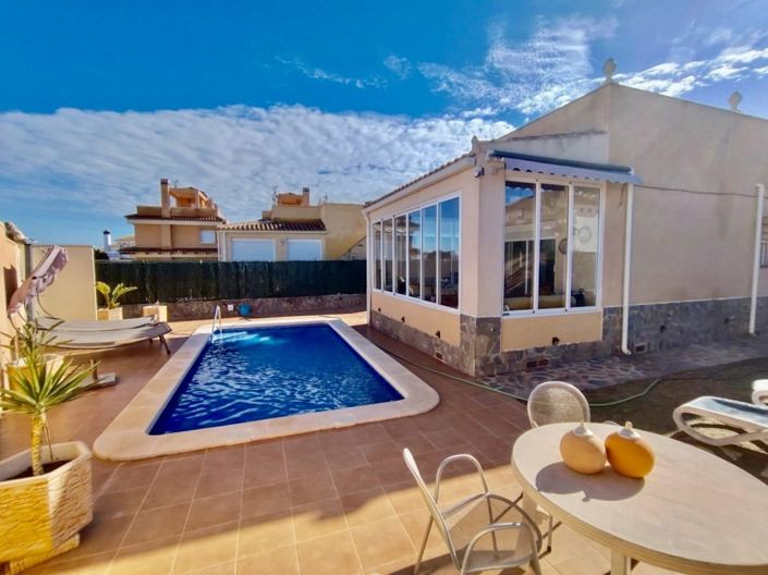 Image No.1-Villa de 3 chambres à vendre à Playa Flamenca