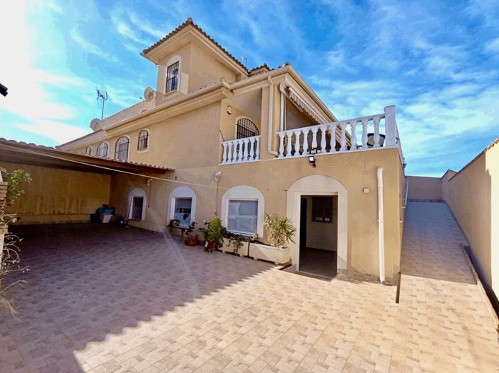 Image No.1-3 Bed Villa for sale