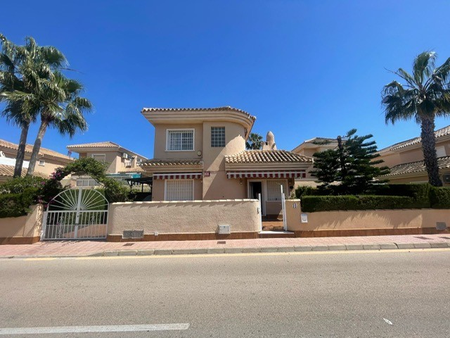 Image No.1-3 Bed Villa for sale