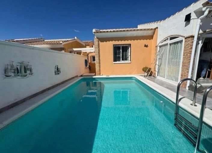 Image No.1-2 Bed House for sale