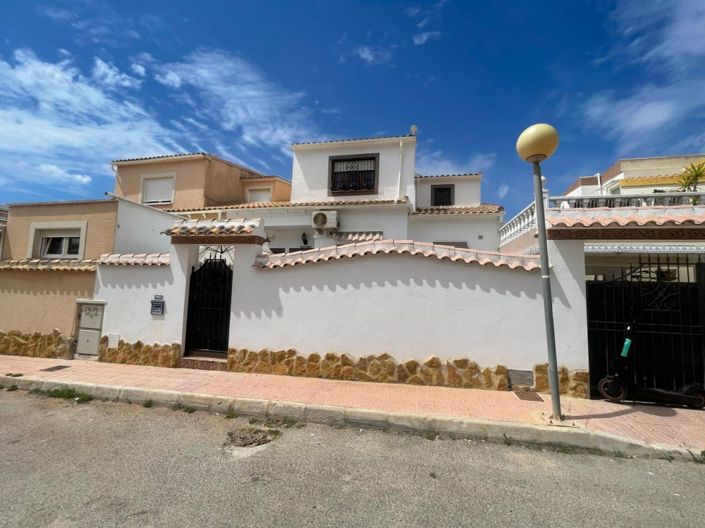 Image No.1-4 Bed Villa for sale