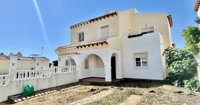 Image No.1-3 Bed Quad for sale