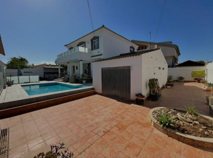 Image No.1-5 Bed Villa for sale