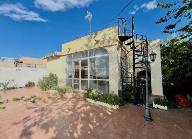 Image No.1-3 Bed Villa for sale