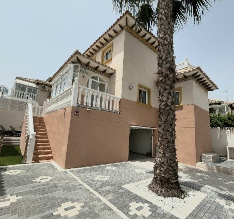 Image No.1-3 Bed Villa for sale