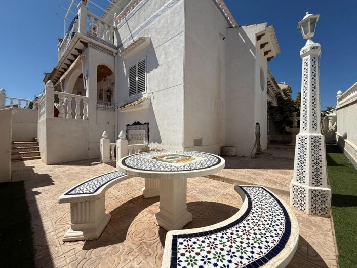 Image No.1-4 Bed Townhouse for sale