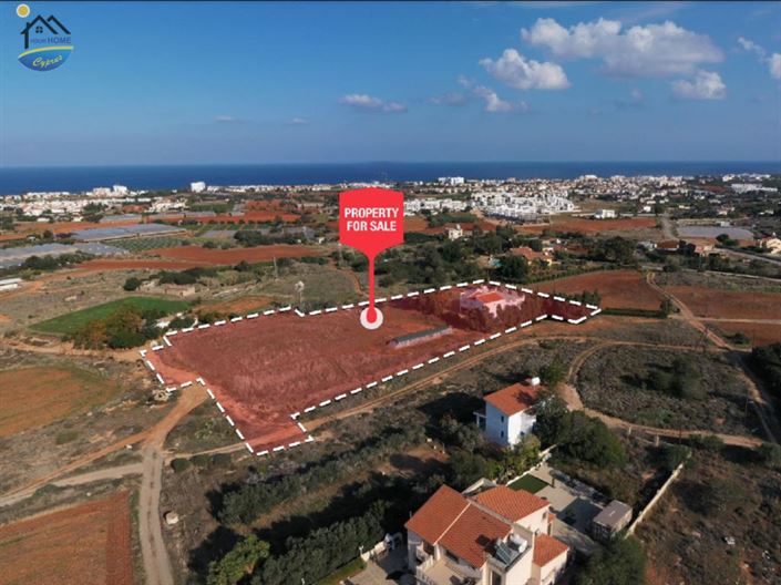 Image No.1-Propriété de 4 chambres à vendre à Paralimni